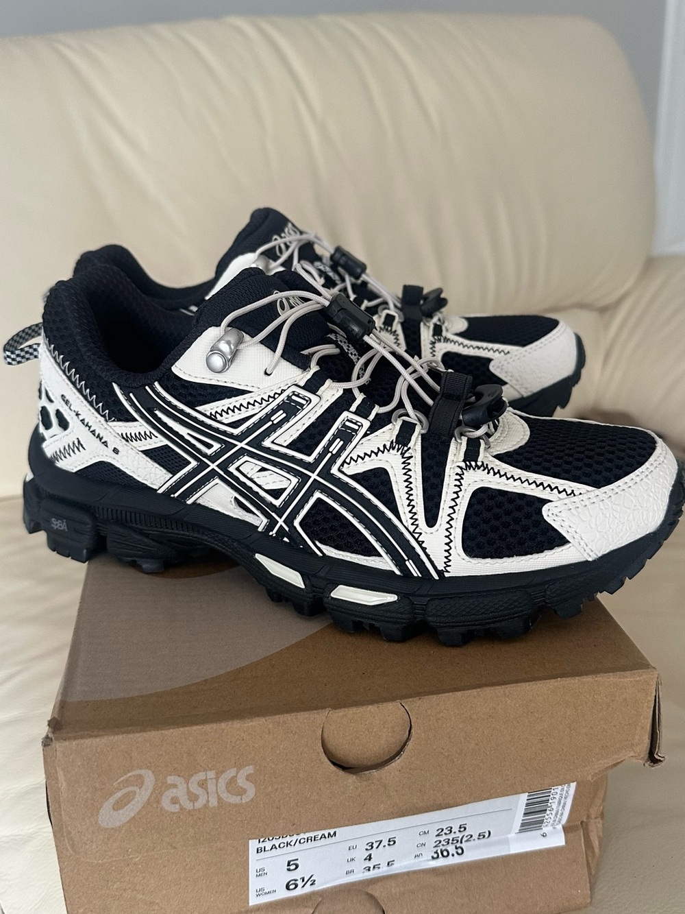 ASICS Black and Cream Kahana 8 FL Textile Synthetic Leather